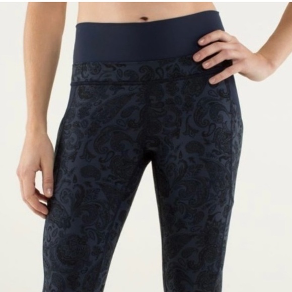 lululemon athletica Pants - Lululemon En Route Crop legging Blue Paisley Jogger Full-on Luon Sz6​​​​​☀️​​